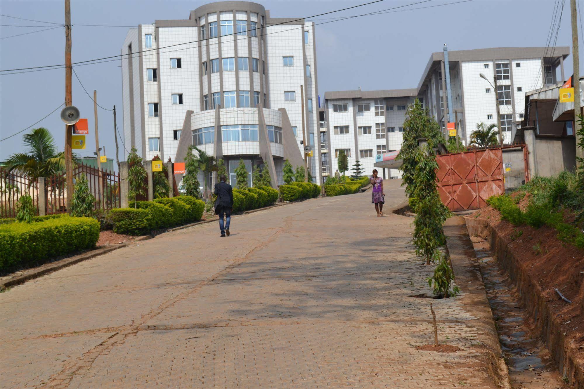 Azam Hotel Bamenda Eksteriør bilde