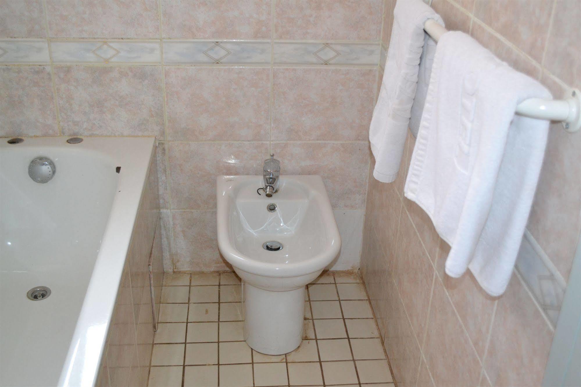 Azam Hotel Bamenda Eksteriør bilde